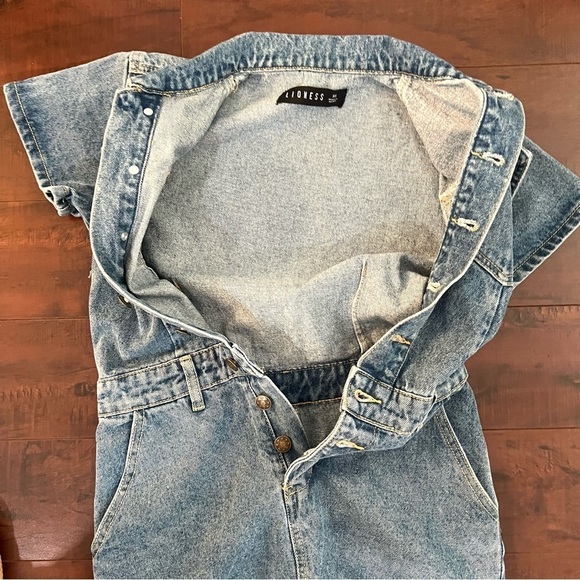 LIONESS Urban Outfitters Revolve U Know What’s Up Denim Jean Romper Size XS Blue - Picture 11 of 15
